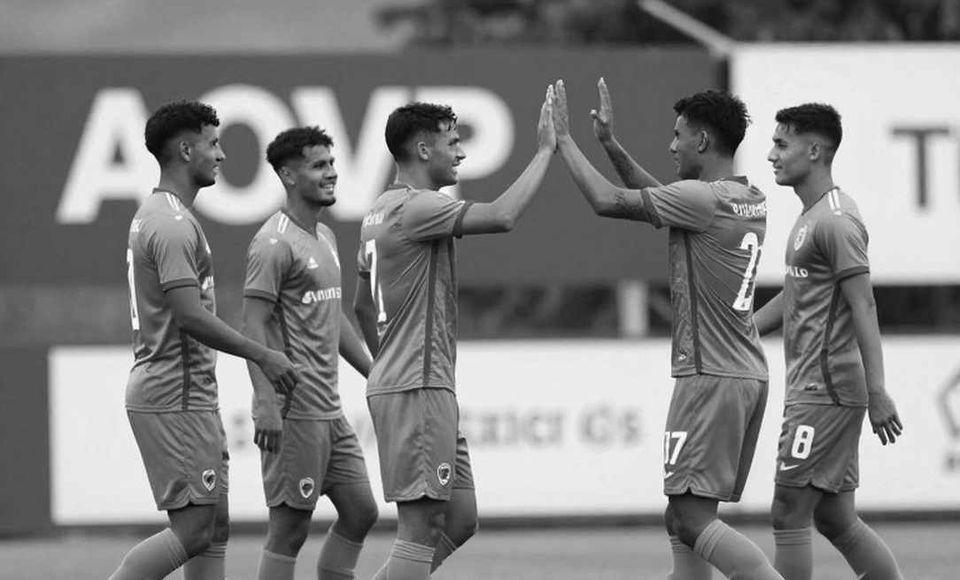 যে খাতায় কেউ মিথ্যা লিখতে পারে না: ব্লকচেইন, ট্রান্সফার উইন্ডো আর ফুটবলের অদৃশ্য টাকা