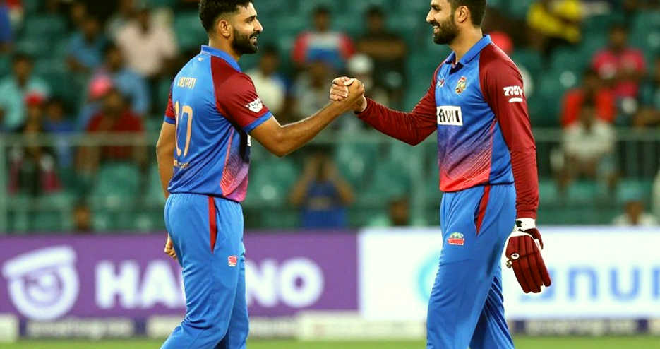 Scorchers land Pakistan captain in Big Bash coup Scorchers land Pakistan captain in Big Bash coup